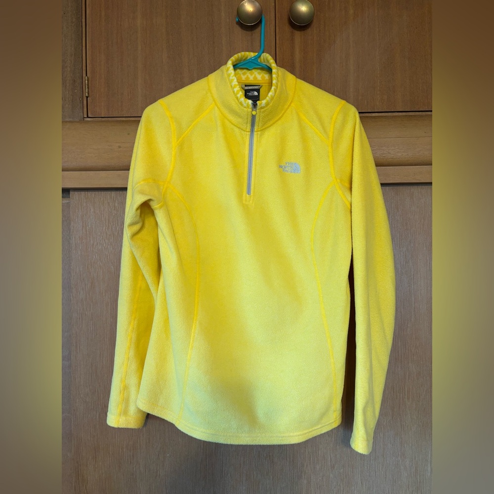 Women’s Medium The North Face Yellow Sweater - Picture 1 of 4